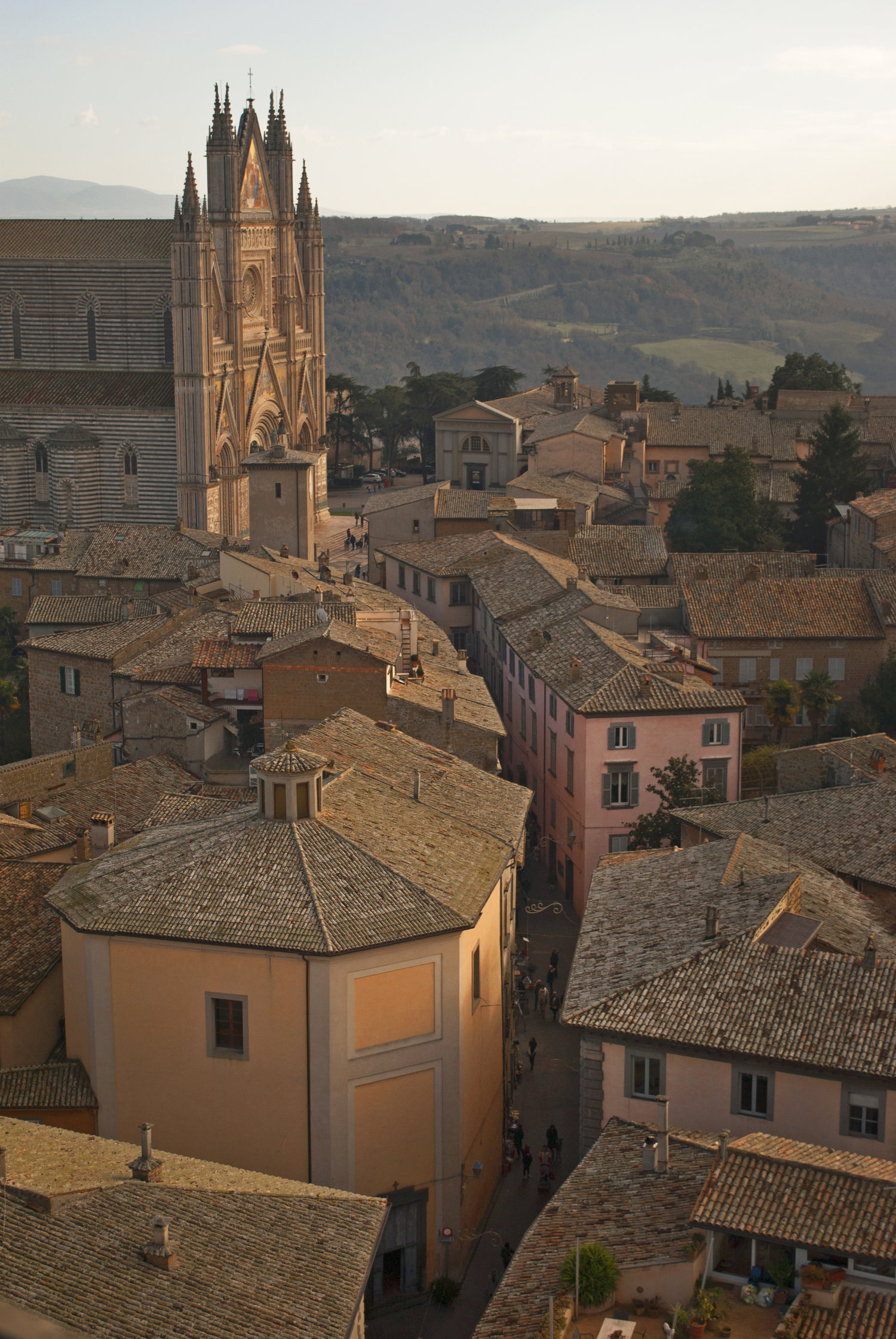 No better place to familiarize yourself with the lay-out of Orvieto than from the Torre del Moro at the intersection of the Corso with the Via del Duomo, but prepare yourself for when the bells begin tolling.