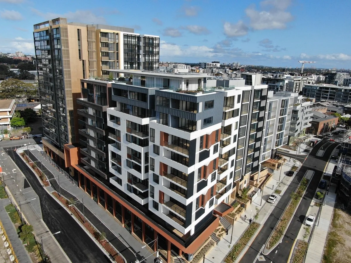 UNO Apartments Green Square - Façade Video