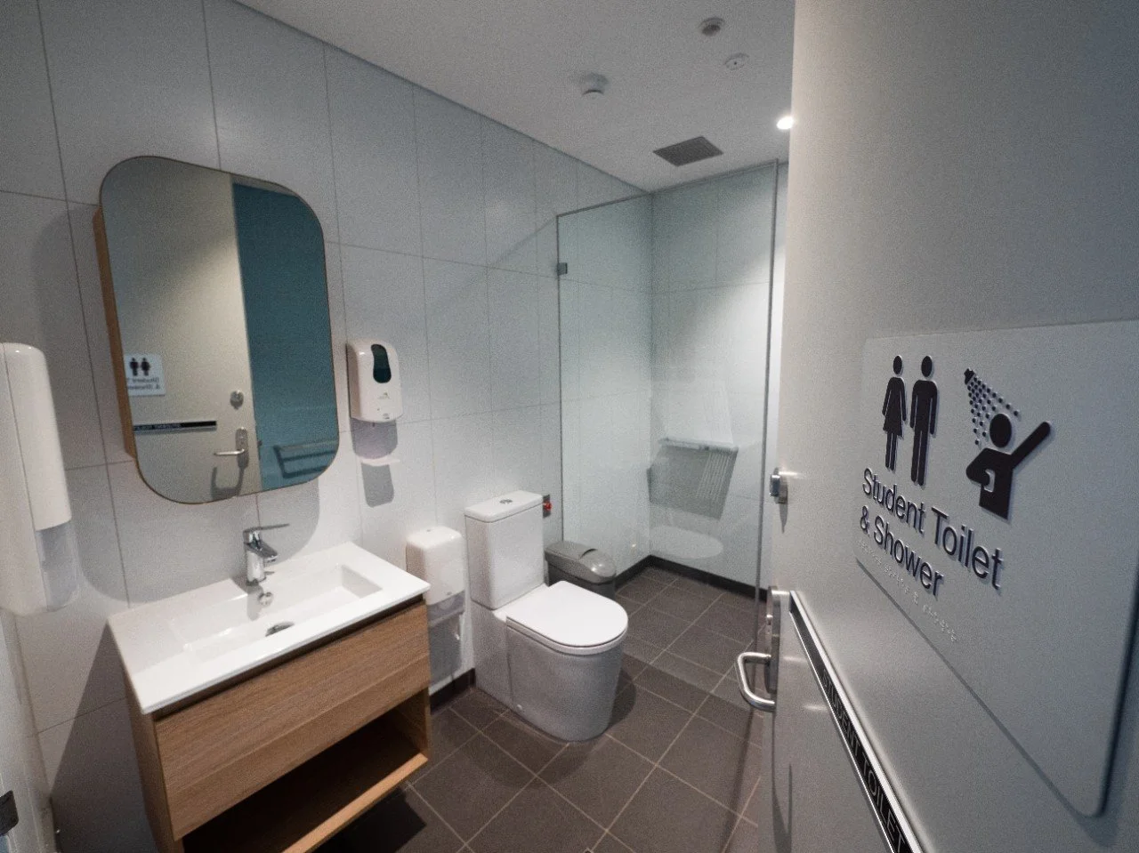 Modern_bathroom_facilities_with_private_toilet_and_shower_cubicles..jpg.thumb.1280.1280.jpg
