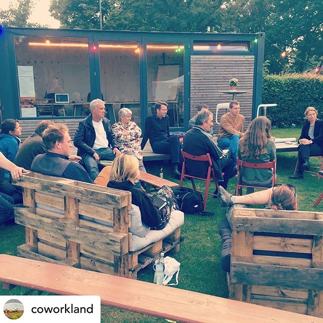 #coworkingsommerbliestorf 
Posted @withrepost &bull; @coworkland Klasse Gespr&auml;ch mit @joschka.knuth , unserem neuen Mann f&uuml;rs nachhaltig digitale im Landtag, im wunderbaren @torfhub . @coworkland #coworking #ruralcoworking #kreisherzogtumla