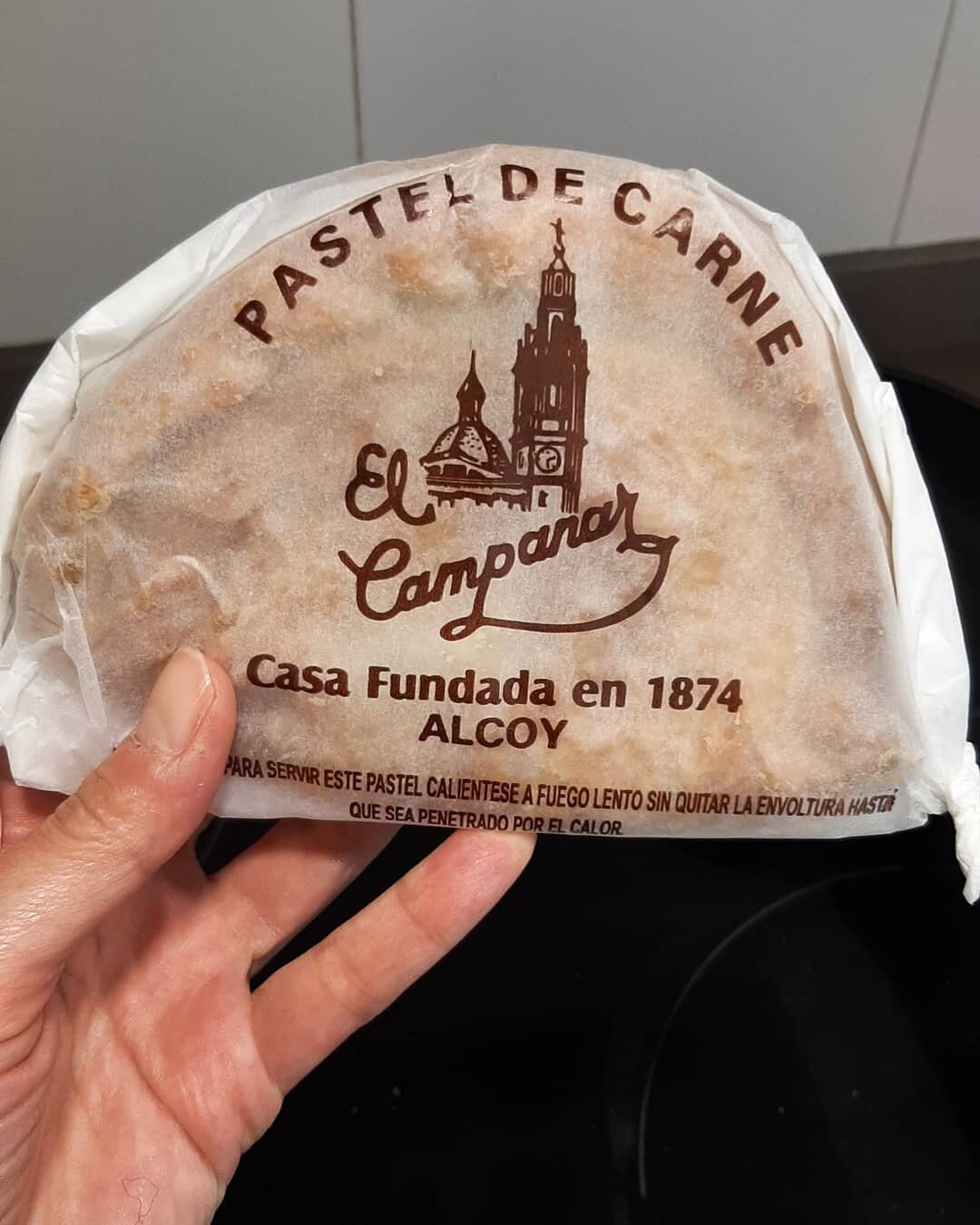 Hoy te hablamos del pastel dulce de carne de Alcoy, en la Comunidad valenciana.

Herencia de la gastronom&iacute;a &aacute;rabe, con una tradici&oacute;n de m&aacute;s de 11 siglos, se sigue elaborando seg&uacute;n la receta original.

Nosotros lo de