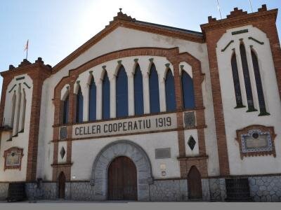 Enoturismo - maridaje entre viñedos en la Bodega Falset Marçà · Tarragona