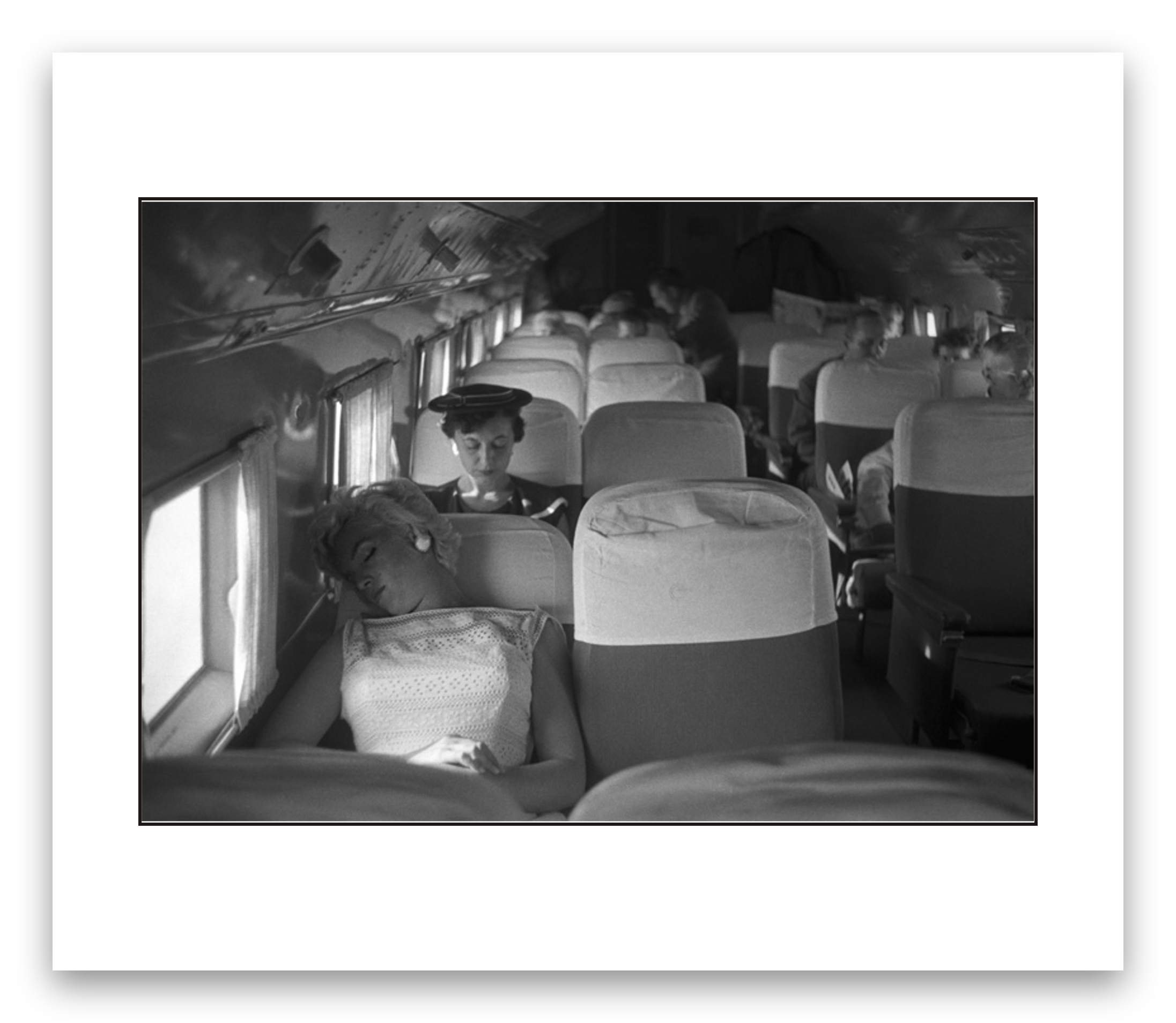 Plane_MM_white_border_shadow.png