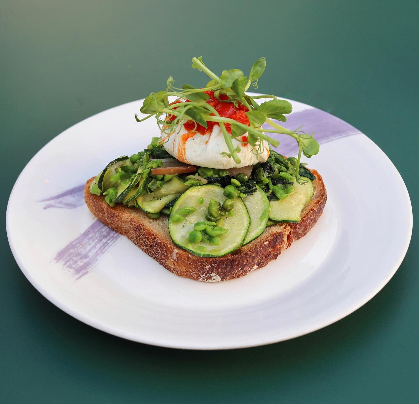 Spring greens, poached St Ewe&rsquo;s egg and chilli shatta on sourdough makes for a zippy, very vibrant bank holiday brunch 💚🌱⁣
⁣
The sun is shining and our secluded courtyard is open &ndash; come say hi!