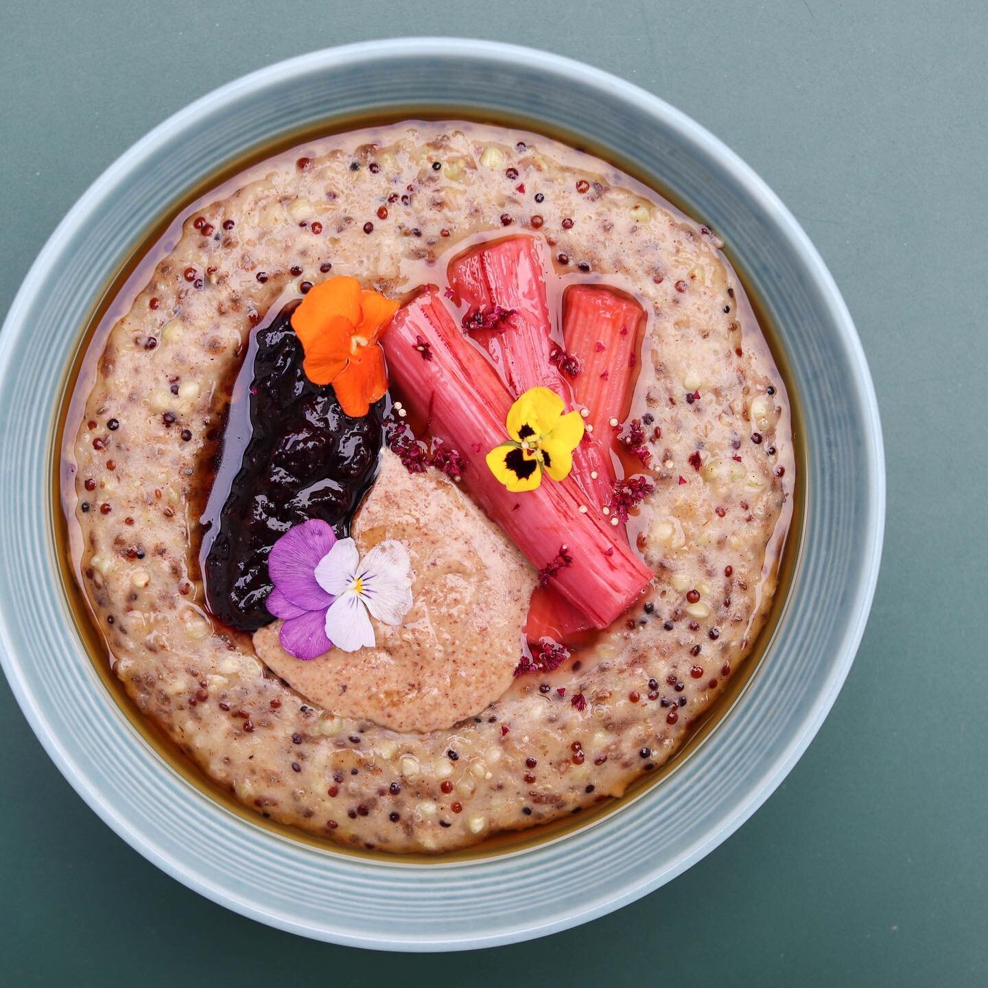 The last perfect pink rhubarb of this season⁣&hellip;⁣
⁣⁣
served on supergrain porridge with housemade berry compote, almond butter and a little poaching syrup 💗🤎