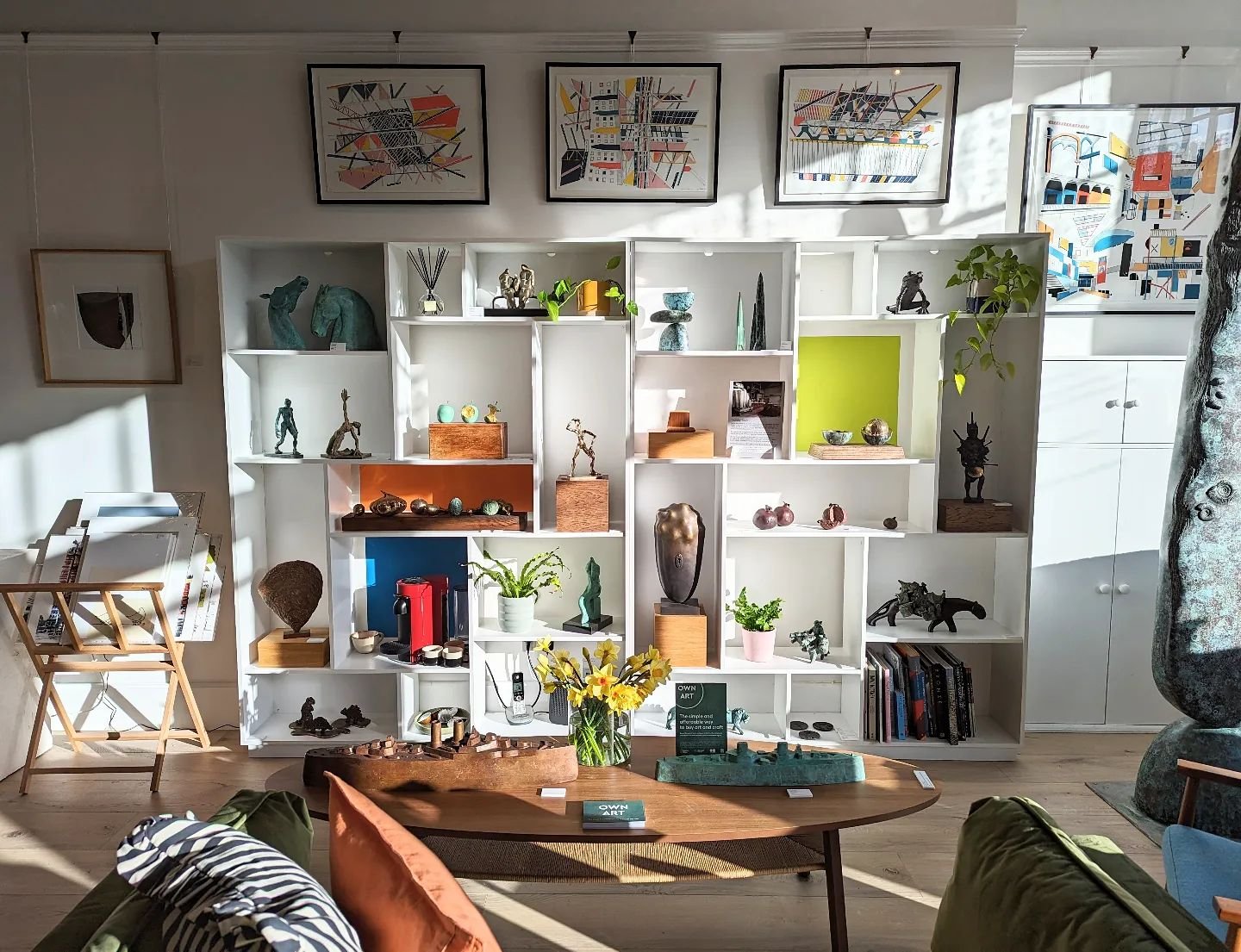 A sunny shot of the gallery from last week! Our bookshelf is full to the brim with beautiful pieces this weekend, pop in and have a look!

Open today and Sunday 12-4pm 🌞 

#edinburghart #edinburghbotanicgardens #edinburghgallery #edinburghweekend #w