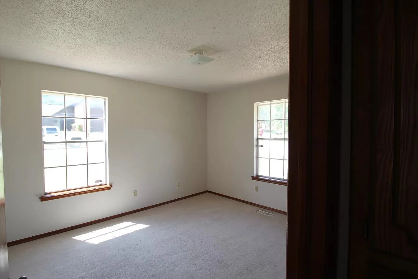 1732 bedroom (2).jpg