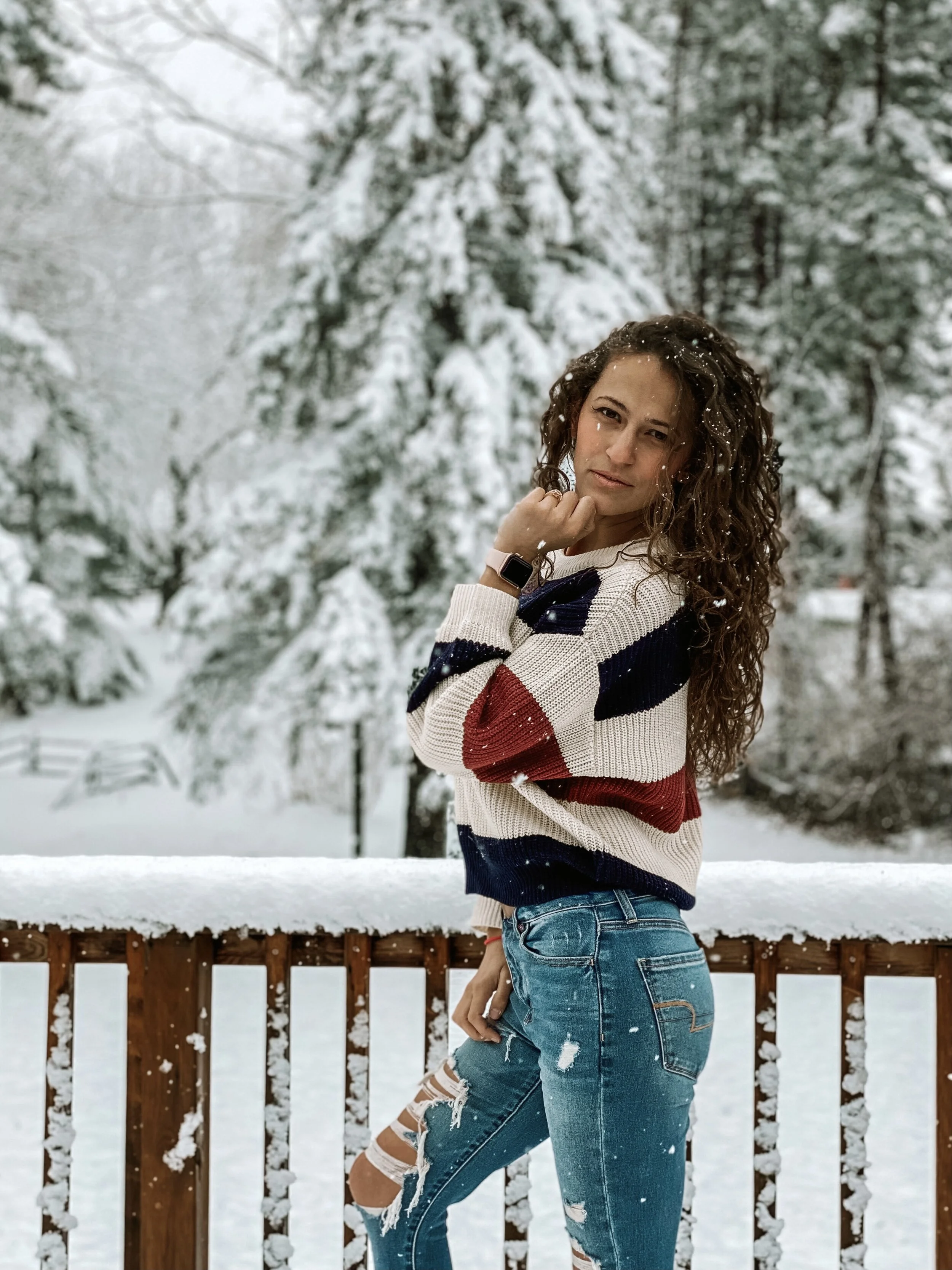 5 Christmas Posing Ideas for Instagram From Home