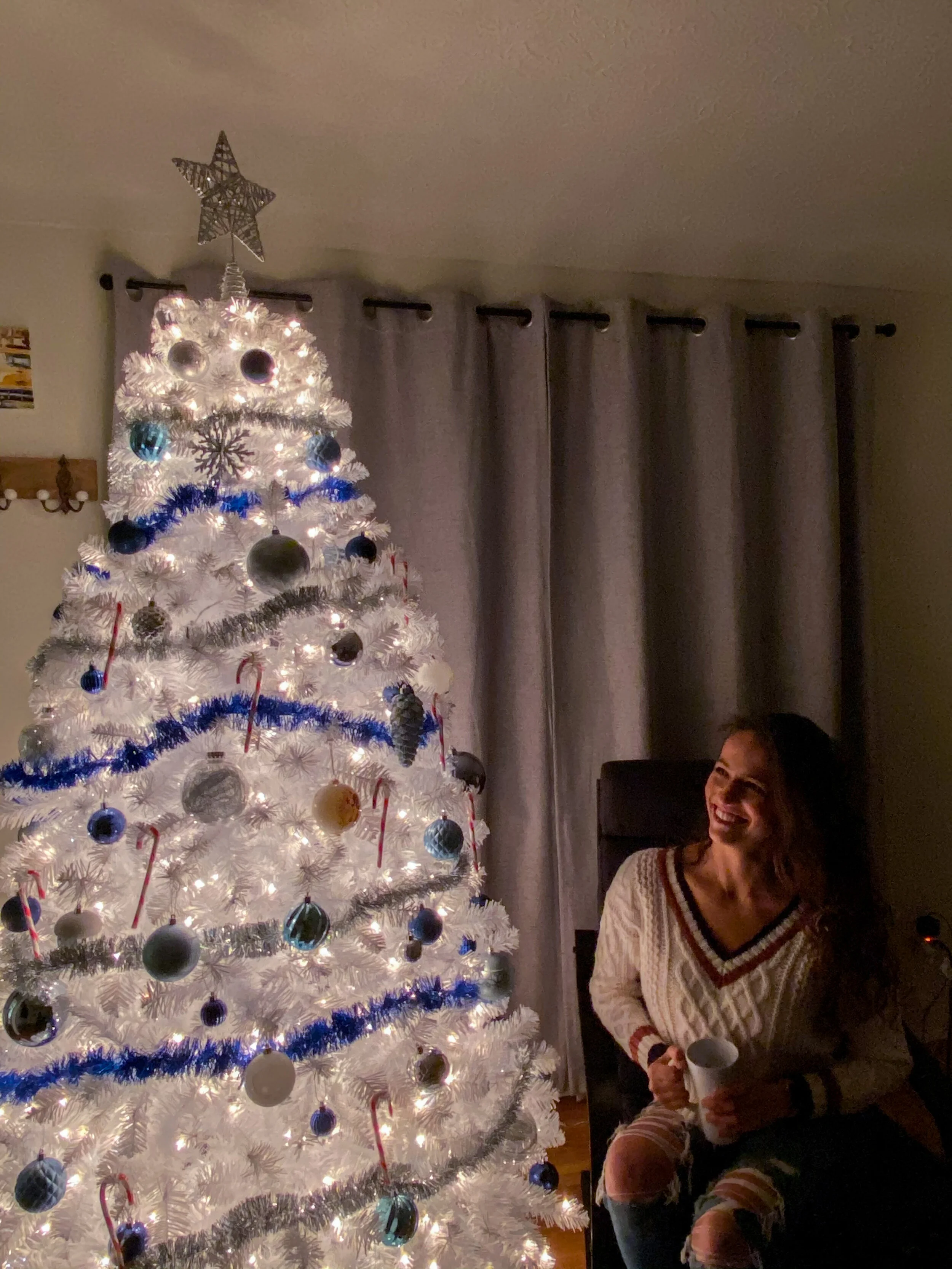 5 Christmas Posing Ideas for Instagram From Home