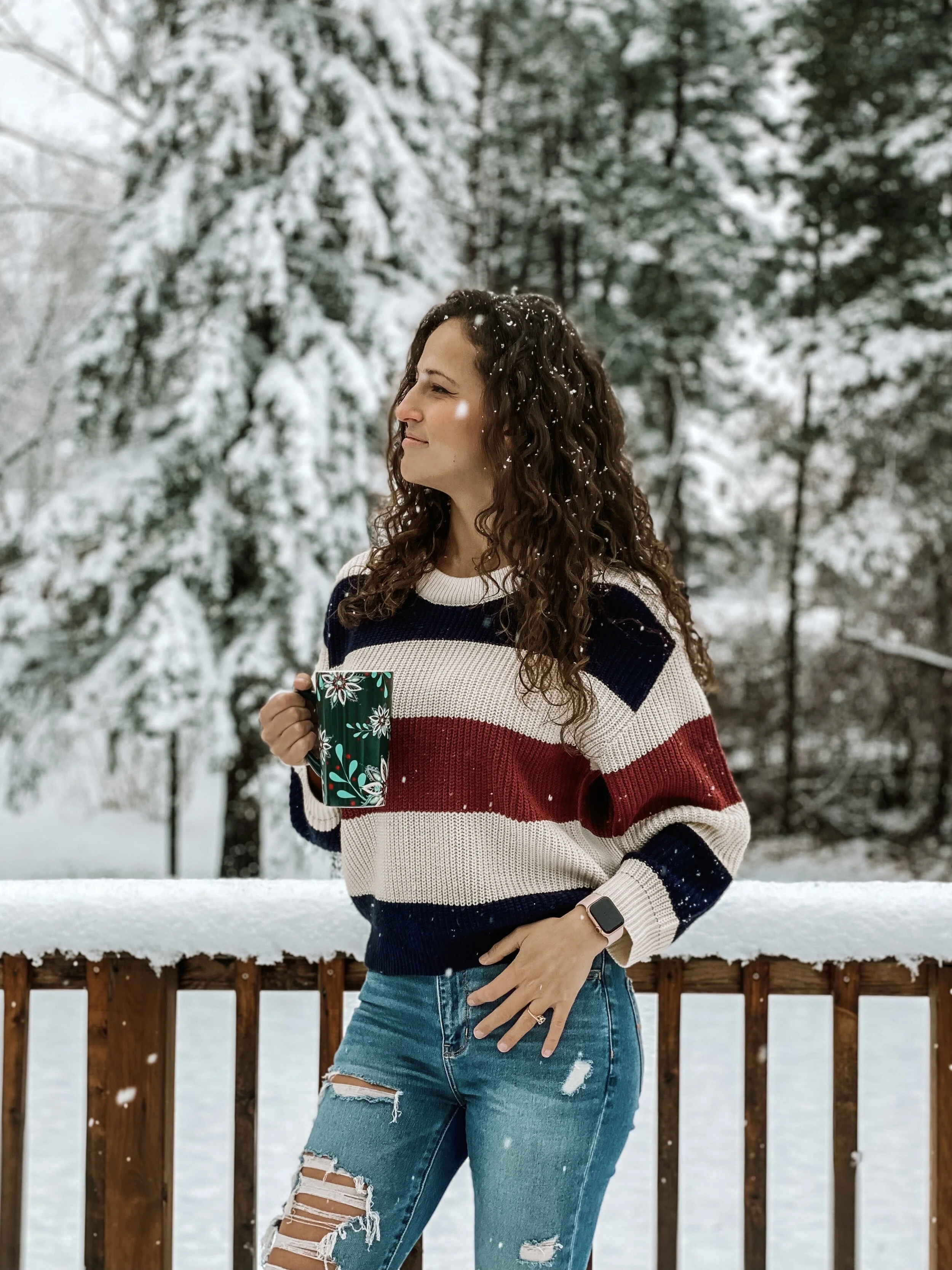 5 Christmas Posing Ideas For Instagram (From Home)