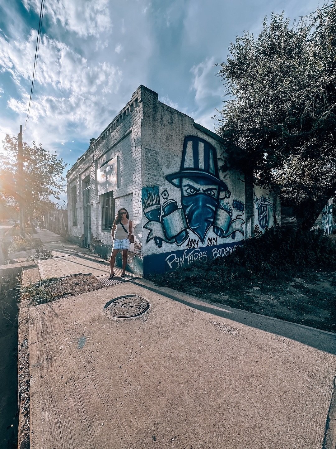 When we went to Mendoza, we spent a day exploring Godoy Cruz &mdash; home to one of Argentina&rsquo;s beloved f&uacute;tbol teams and a hidden gem just outside the city 🍇🇦🇷
⠀⠀⠀⠀⠀⠀⠀⠀⠀
We visited the Estadio Feliciano Gambarte, where Club Deportivo 