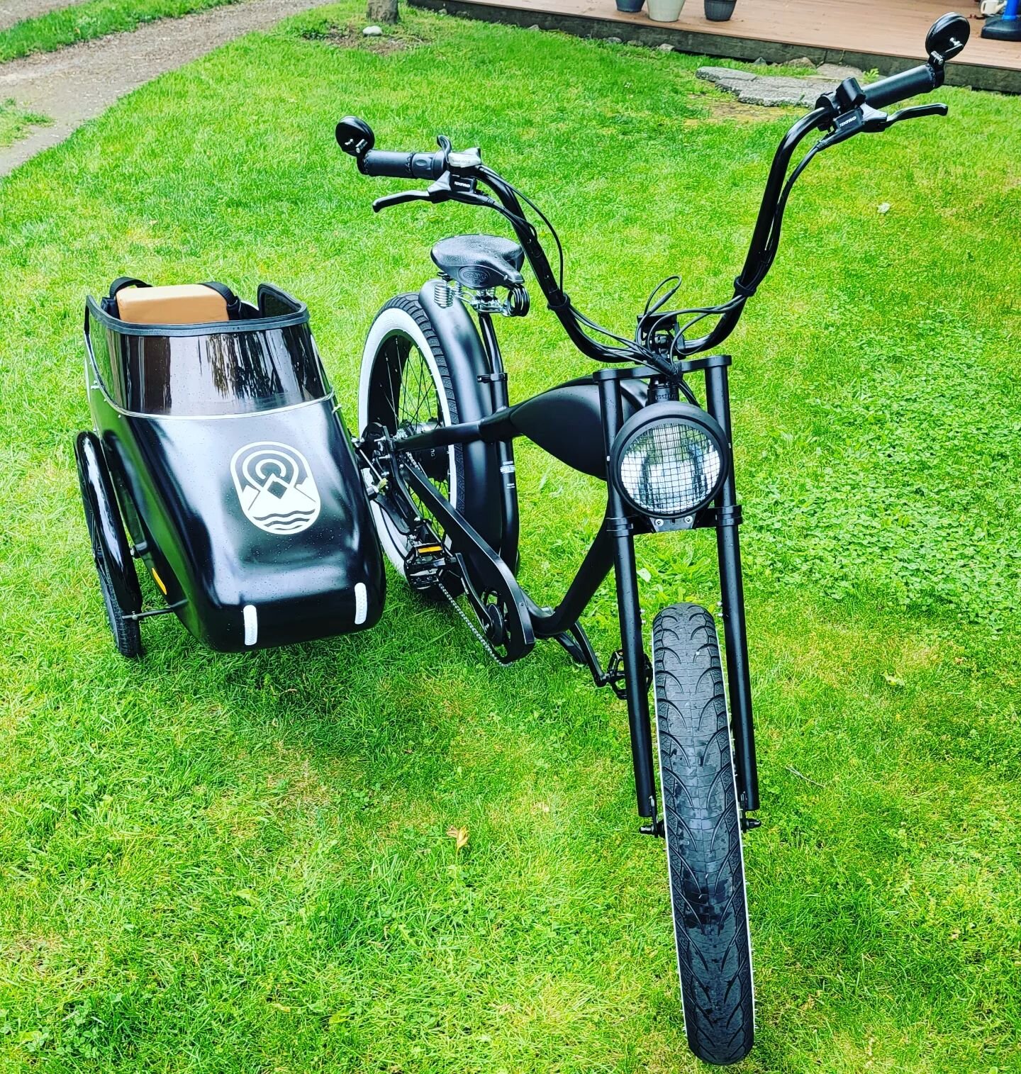 New way to tour inventory with my mini-me. Her one request was a tote to stash snacks 🤯. #wickedthumb #ebikes #sidecars #neighborsnw #andrewneighbors #seattlerealtor #compasswa #compassrealestate #compassrealtor #laurelhurst #bryant #mapleleaf #rave