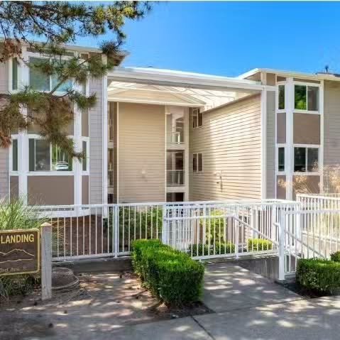 Stella&rsquo;s Landing, one of the most desirable communities in the Edmonds Bowl, is wonderfully welcoming, well-maintained, safe, secure, &amp; has an exceptionally well-managed HOA. This 2bd | 2ba top floor end-unit features a fantastic floorpan w