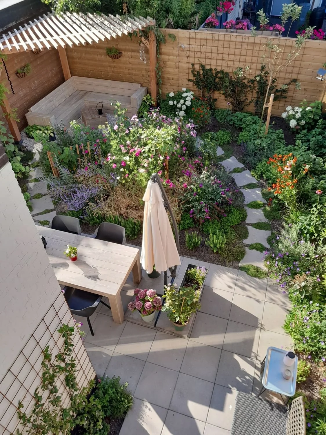 Uitbundige bloemen of toch liever gazon, zoals het eerst was?