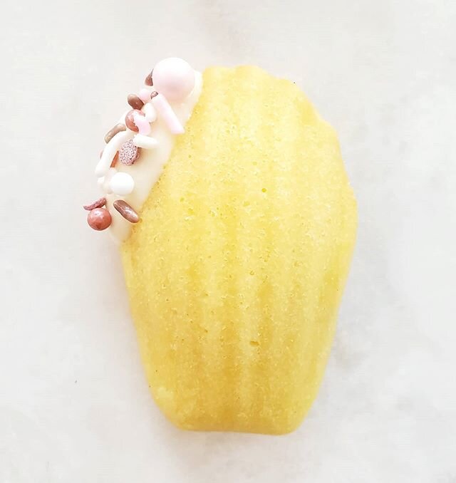 Celebrate Mom with extra ordinary cookies! Perfect for special occasions. Try our easy Lemon Madeleines! You can even make the batter ahead of time.The recipe for these dressed up confections can be found in the bio or our website, www.expandkitchena