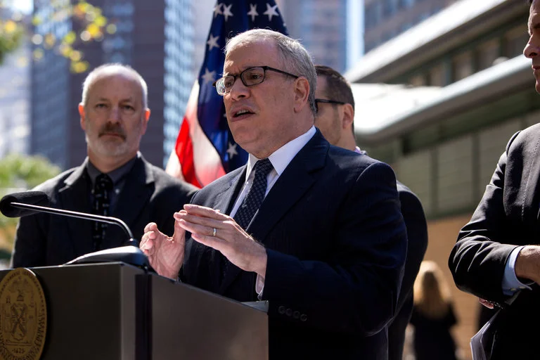 Stringer to Back 2 Candidates Challenging Breakaway Democrats in Albany