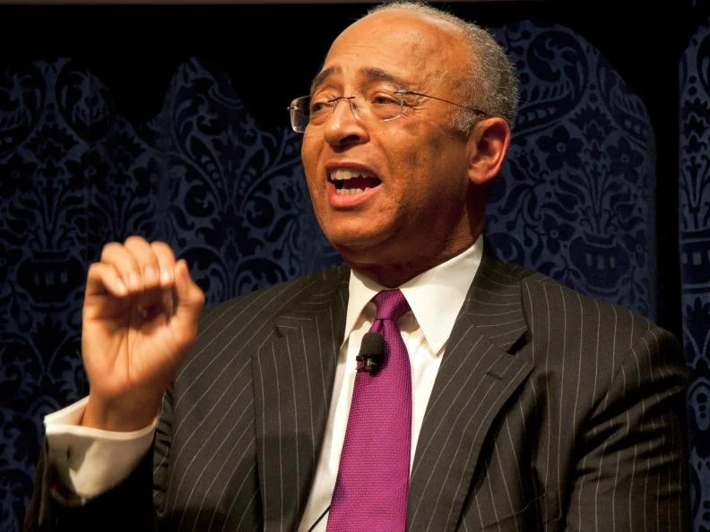 Gay group backs Quinn rival