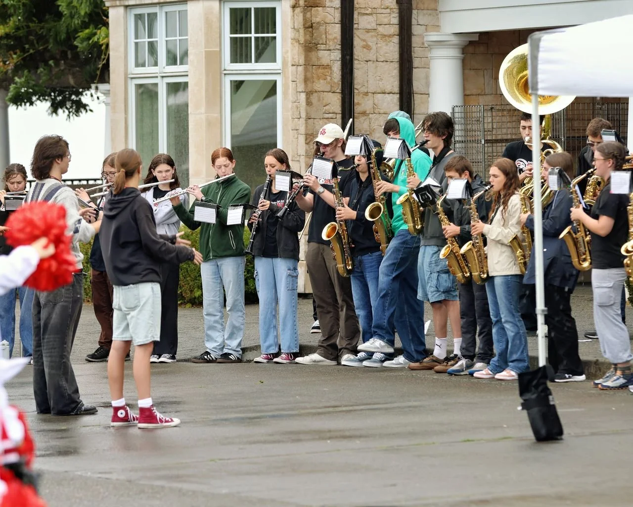 25 Band Members at Golf.jpeg