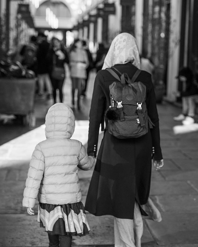 #streetphotography #canon #eos #blackandwhitephoto #family #motheranddaugther #familyphotography