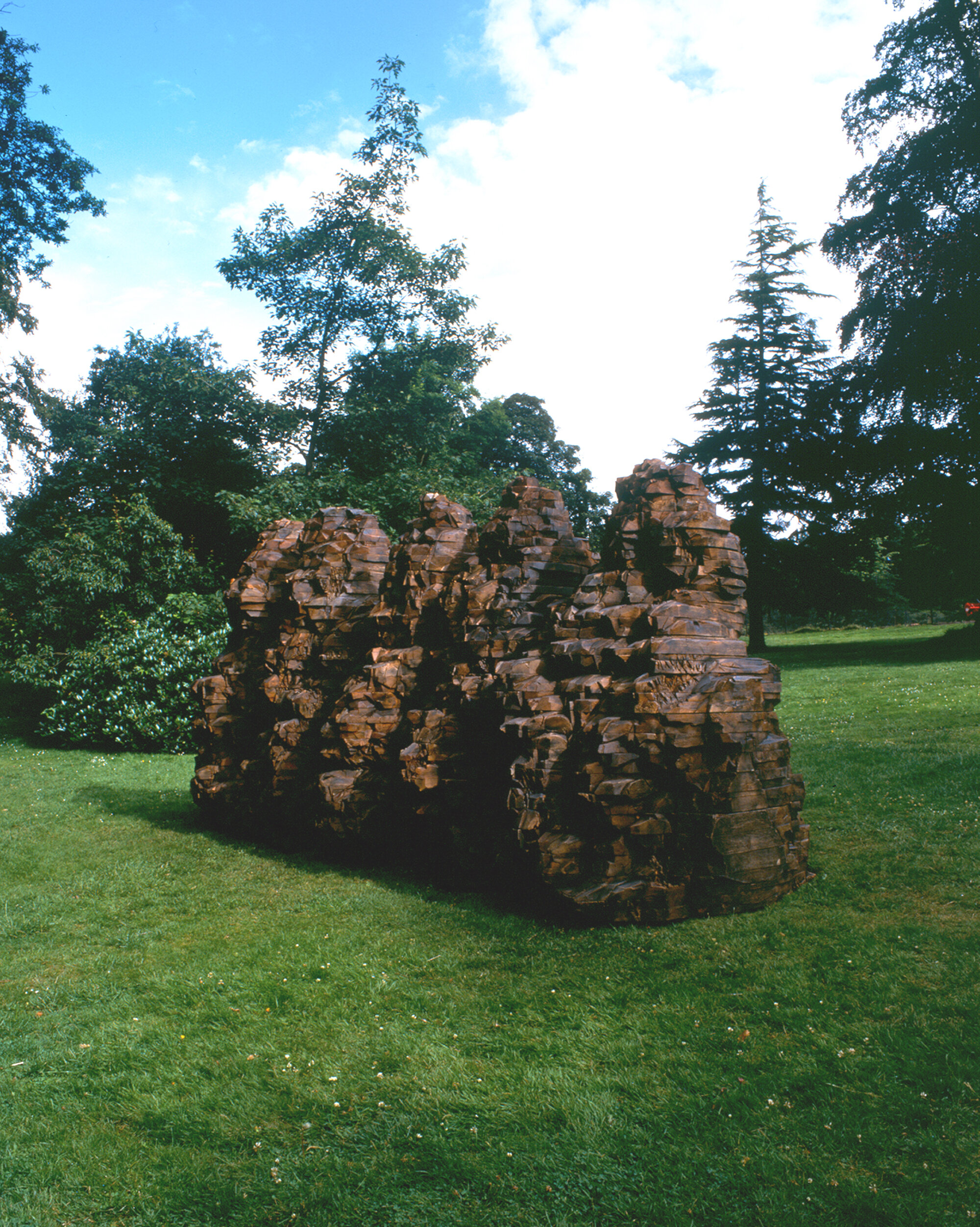       ence pence , 1997 Cedar and graphite 89.5 x 186.125 x 72 in.    Yorkshire Sculpture Park  