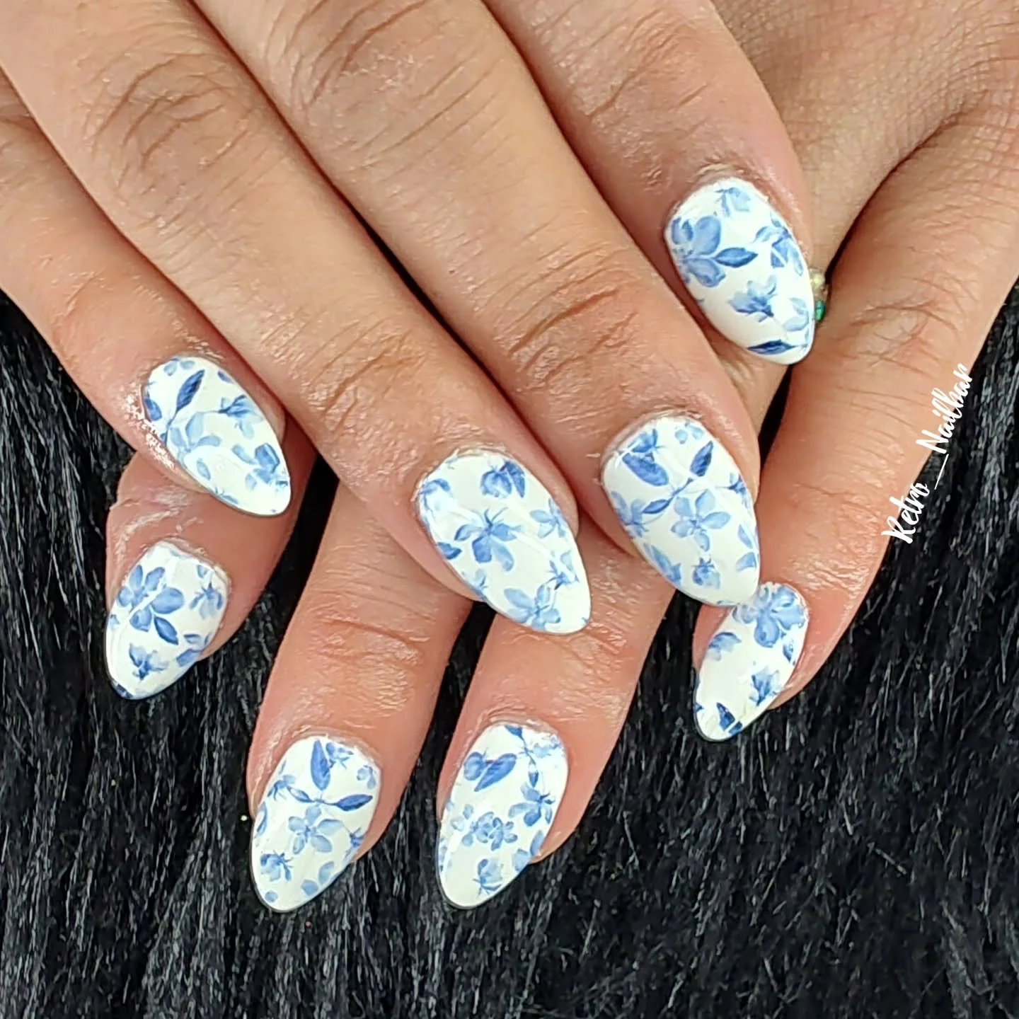 In love with these acrylics for @laurenkg3 

#retro_nailbar #tucsonnails #acrylicnails #getnailed #nailartobsessed