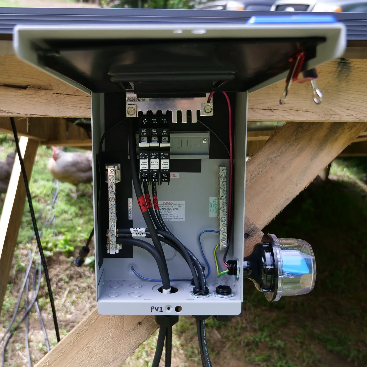 DIY Off Grid Solar Assemble & Wire a Combiner Box (Part 4
