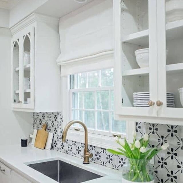 Sometimes a few simple updates can really liven up a space. In this kitchen, the homeowner wanted a different look, but didn&rsquo;t want new cabinets. We added  a fun tile backsplash, new countertops  and designed new cabinet doors. Swipe to see the