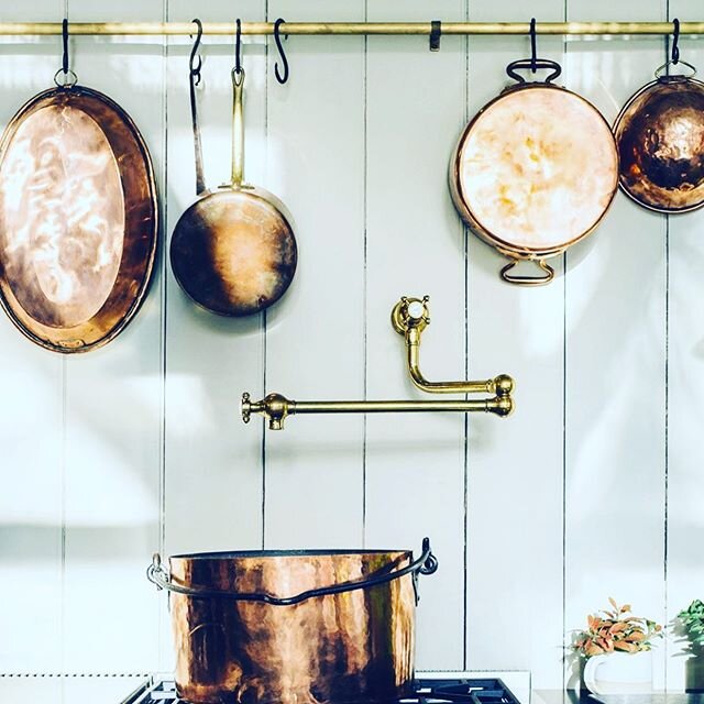 Pot-racks  seem to be going out only to be replaced by pot rails like this one from @devolkitchens. Checkout our stories for a look at some unique ways people are using these space saving tools.