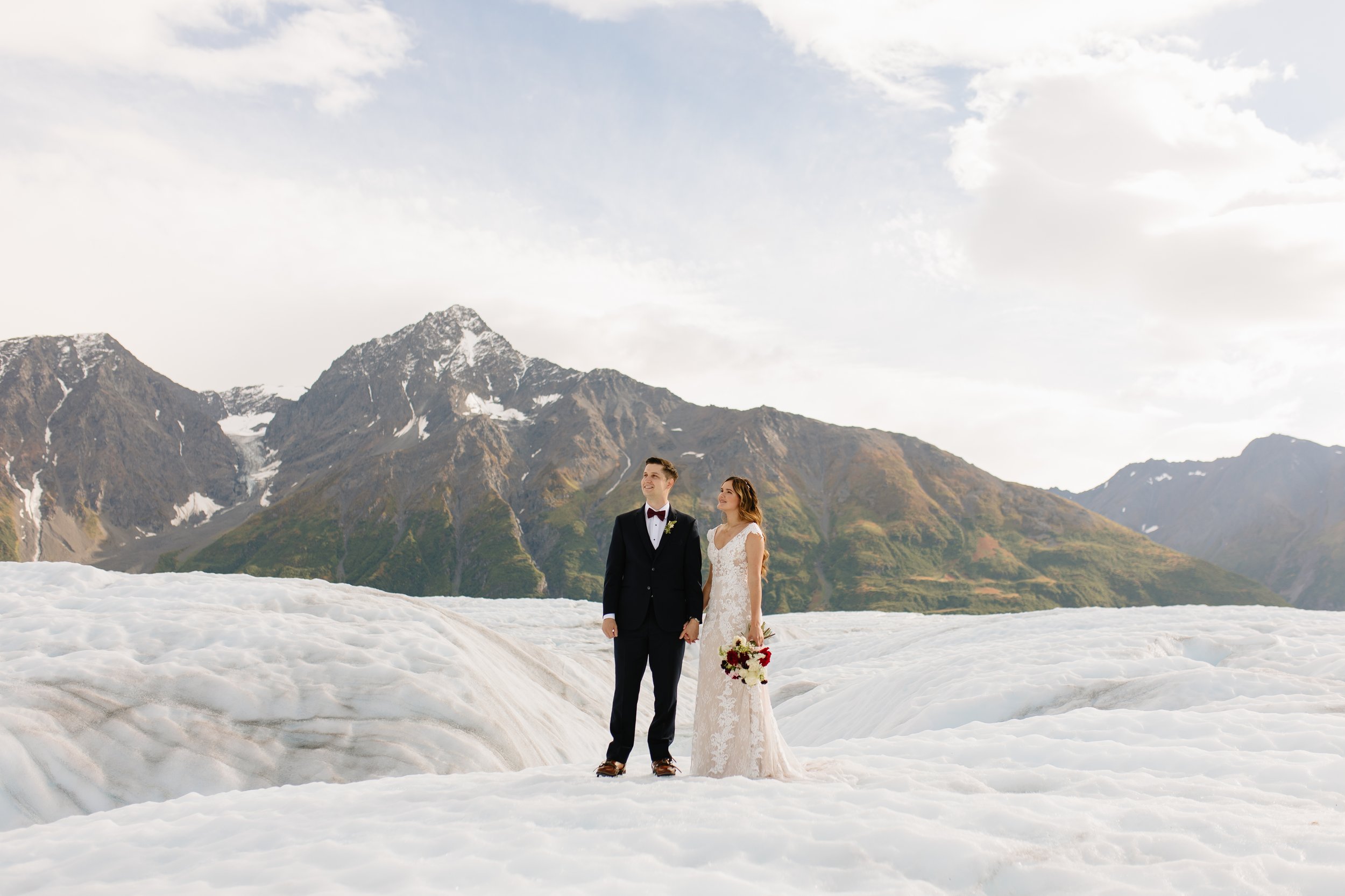 alaska-elopement-photographer-juliana-renee-photography-glacier-helicopter-elopements.jpg