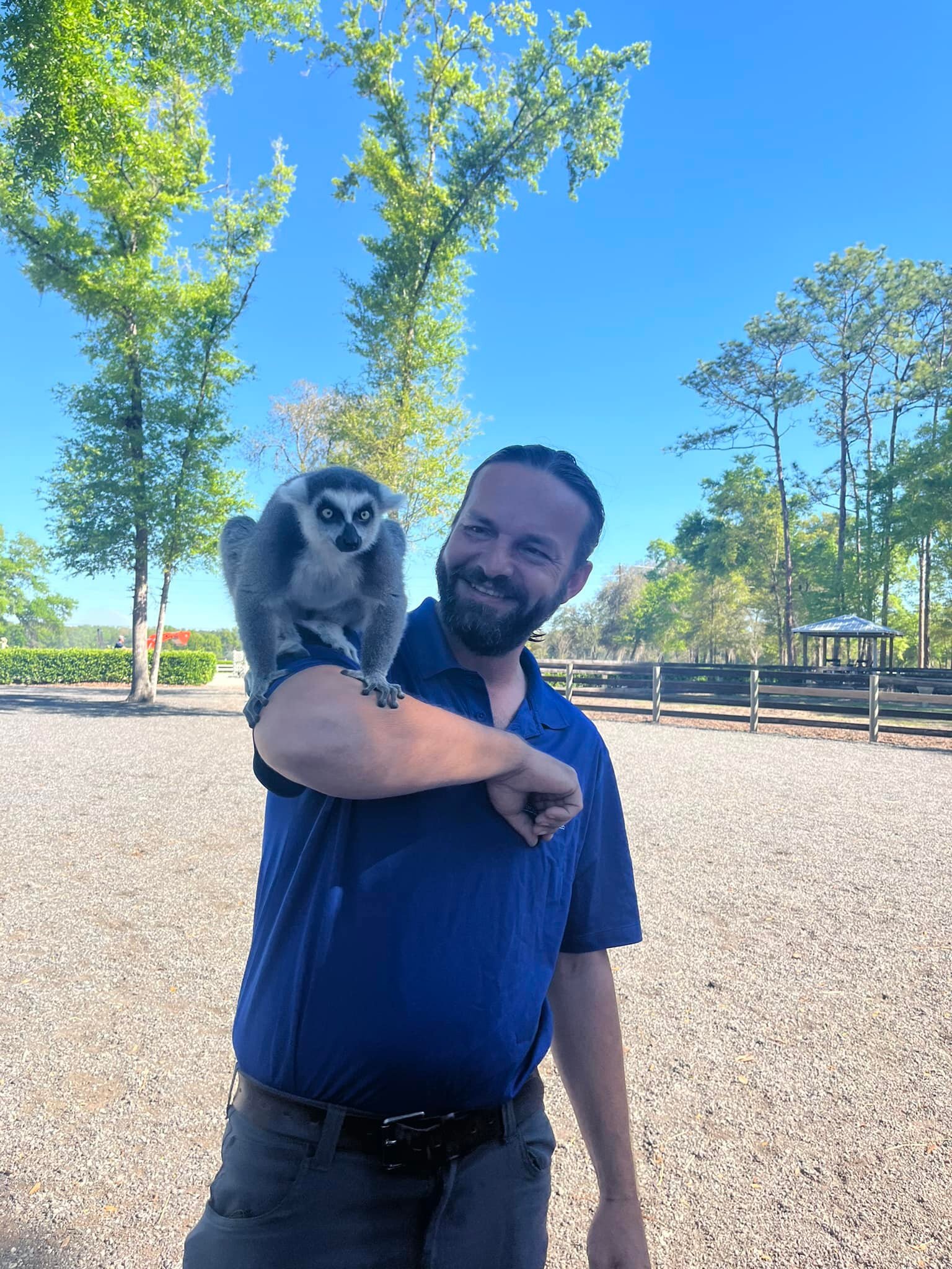 Stop monkeying around and get to work!  Had to take a moment to chill with this cool guy😁