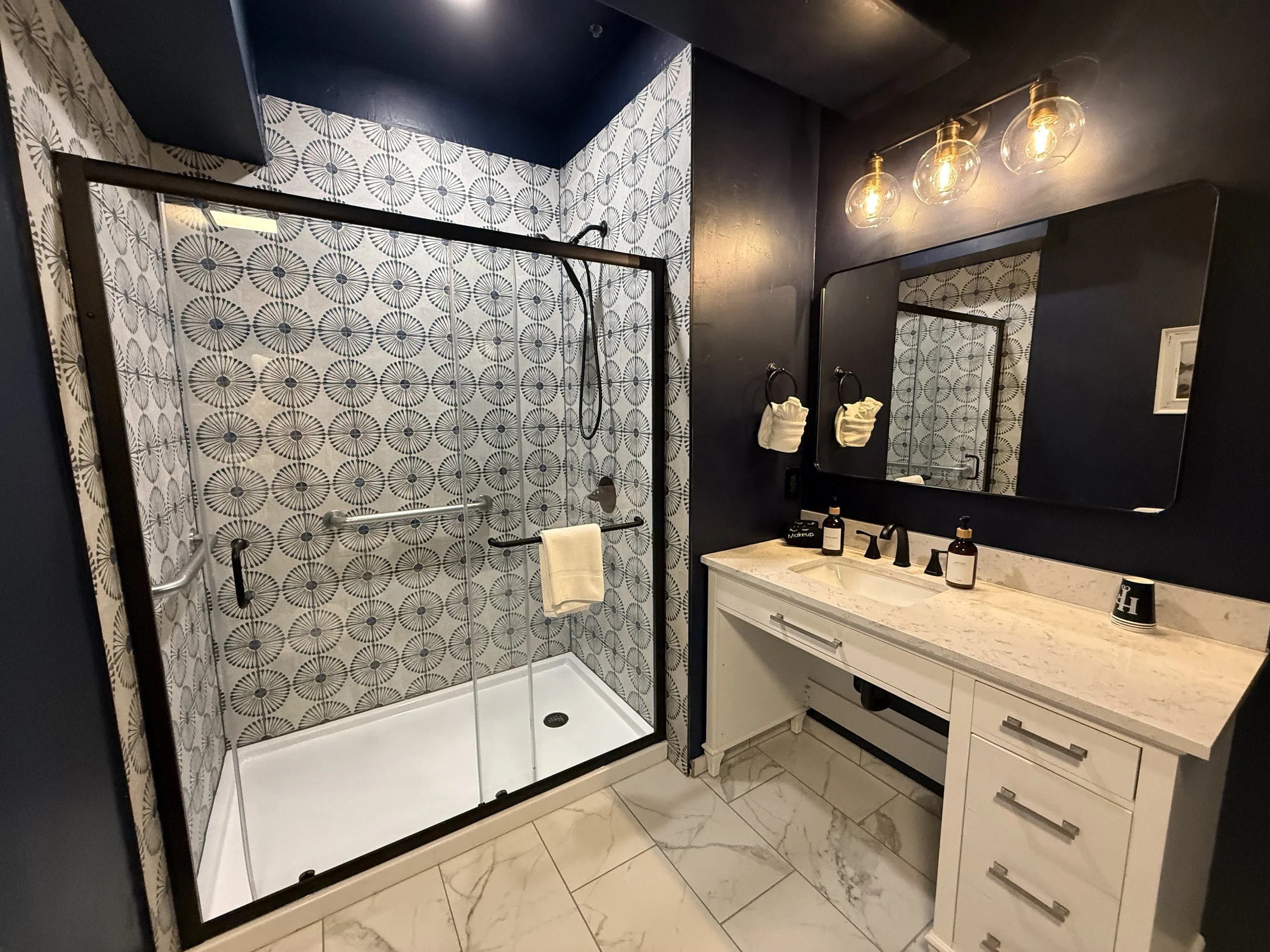 108 BATH2.jpeg