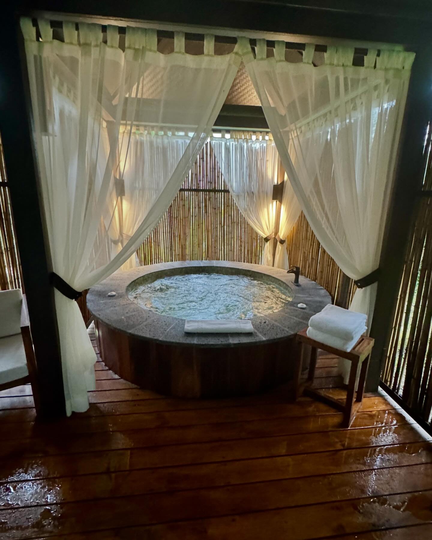 The room is great but this!?!?!?
💎💎💎💎💎💎💎💎💎💎💎
It&rsquo;s my own private hot tub surrounded by bamboo so no one can see in!
Who else wishes they had one of these at home?