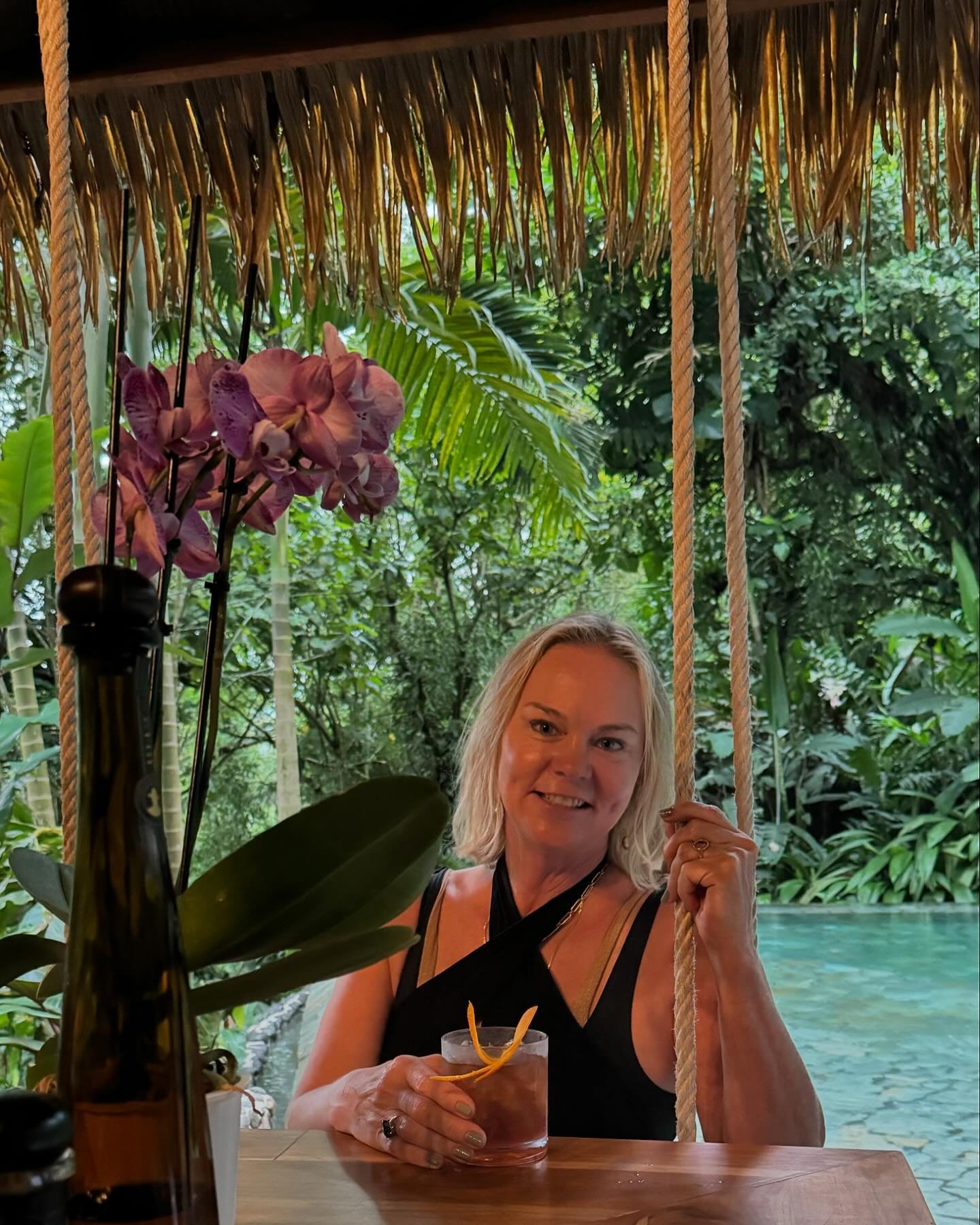 My favorites at the Nayara Resort&hellip;

🍹Favorite Bar - near the Thermal Pools. The seats are swings!

🌧️ Favorite place to be during afternoon rain showers - under an umbrella in one of the thermal pools!

🤫 Favorite part of the resort - findi
