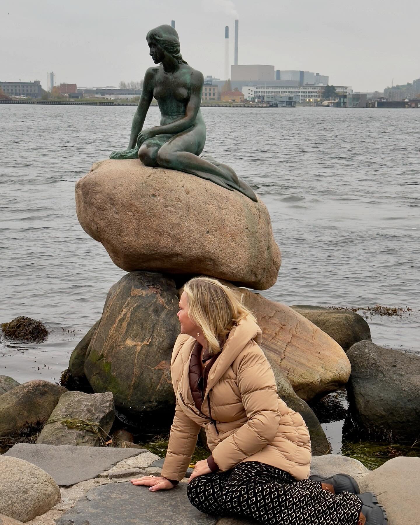 What do you NEED to see in 🇩🇰Copenhagen?

🥮 Danish pastries are actually Austrian! Delicious to try while learning why&hellip;I chose the cinnamon snail! 
&amp; for lunch a Danish meatball sm&oslash;rrebr&oslash;d

🧜&zwj;♀️ Hans Christian Anderse