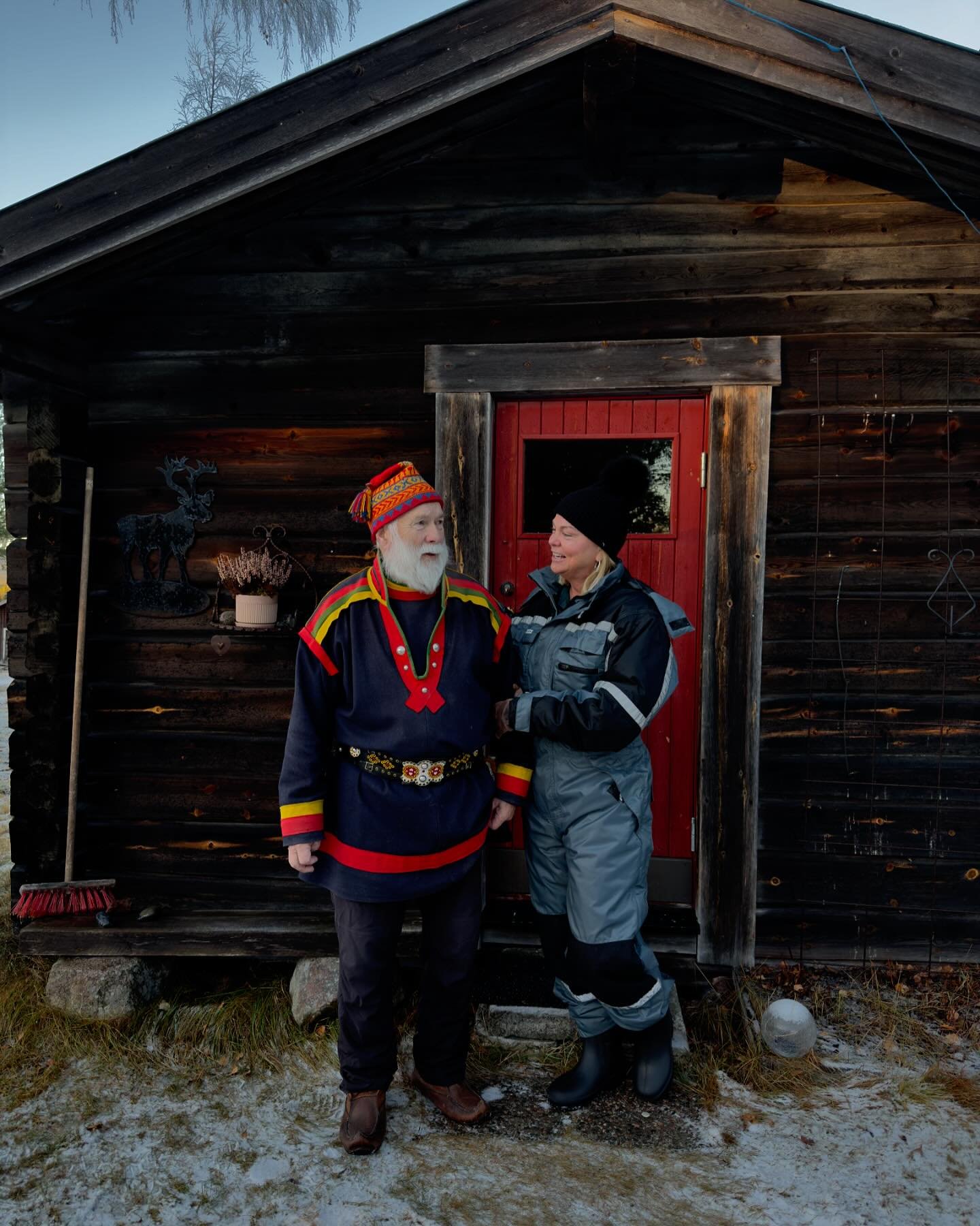 Welcome to Lapland, Sweden&rsquo;s 🇸🇪Arctic Circle!

🦌 We visited an 82 year old Sami Reindeer herder, Lars. This experience was priceless ~ both, his stories and personality!

🔥 Our lunch was served outdoors over an open fire, and there was plen