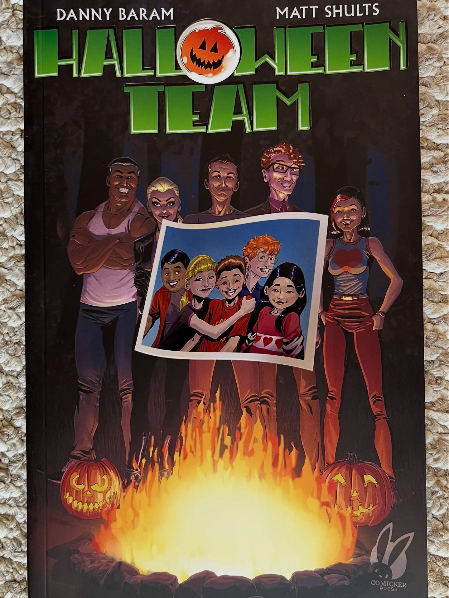 Now Reading at PAD Studio: North - HALLOWEEN TEAM by @dannybaram and Matt Shults

Just in time for spooky season, HALLOWEEN TEAM definitely hits all the right notes! Pick up the first trade now on Amazon and ComiXology🤘

#halloweenteam #halloween #s