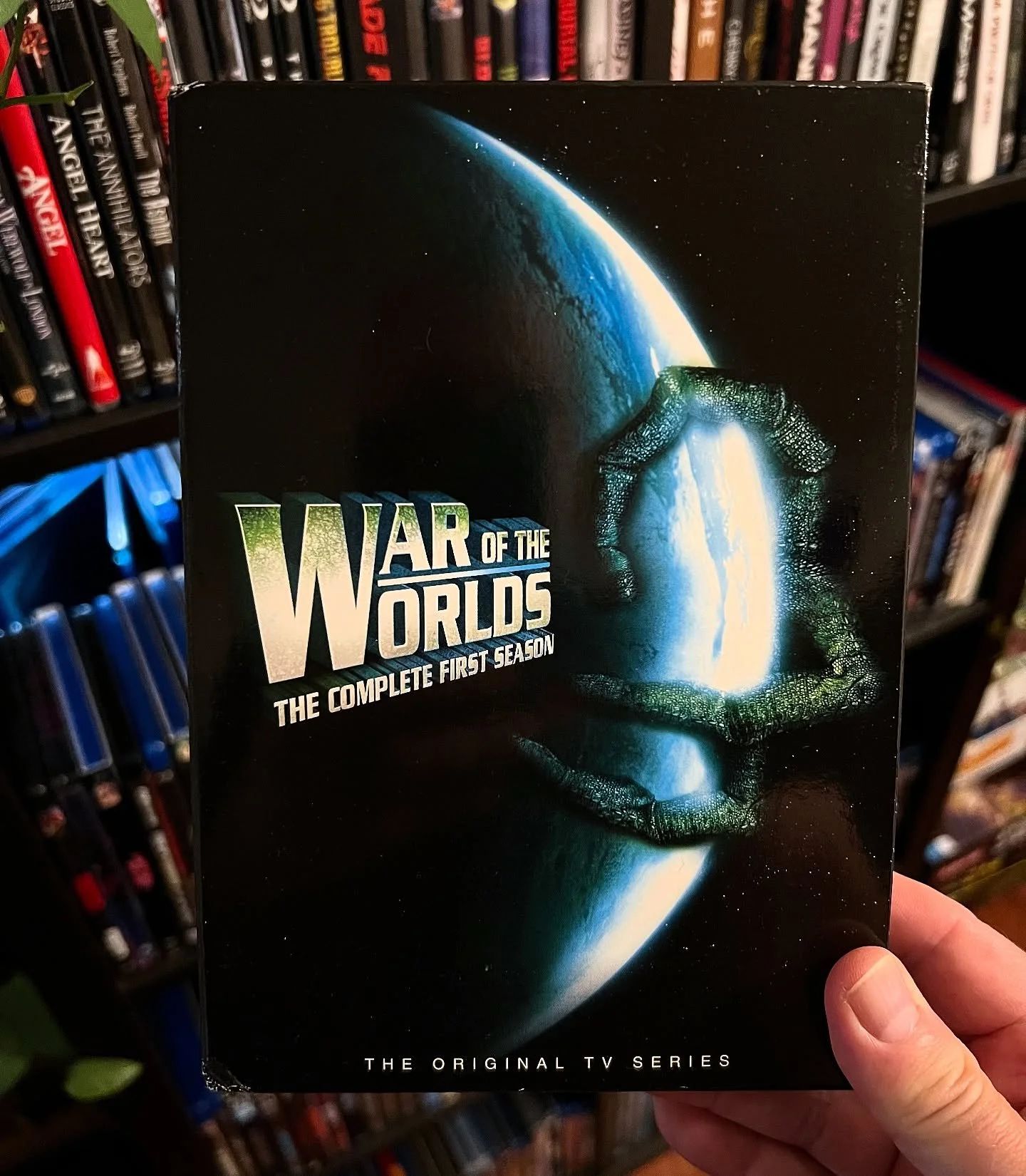 Happy 37th anniversary to the WAR OF THE WORLDS tv series! It premiered on this day in 1988. Leave a comment below if you remember watching WAR OF THE WORLDS back in the day!

Listen to our interview with Richard Chaves (Colonel Ironhorse) and our TV