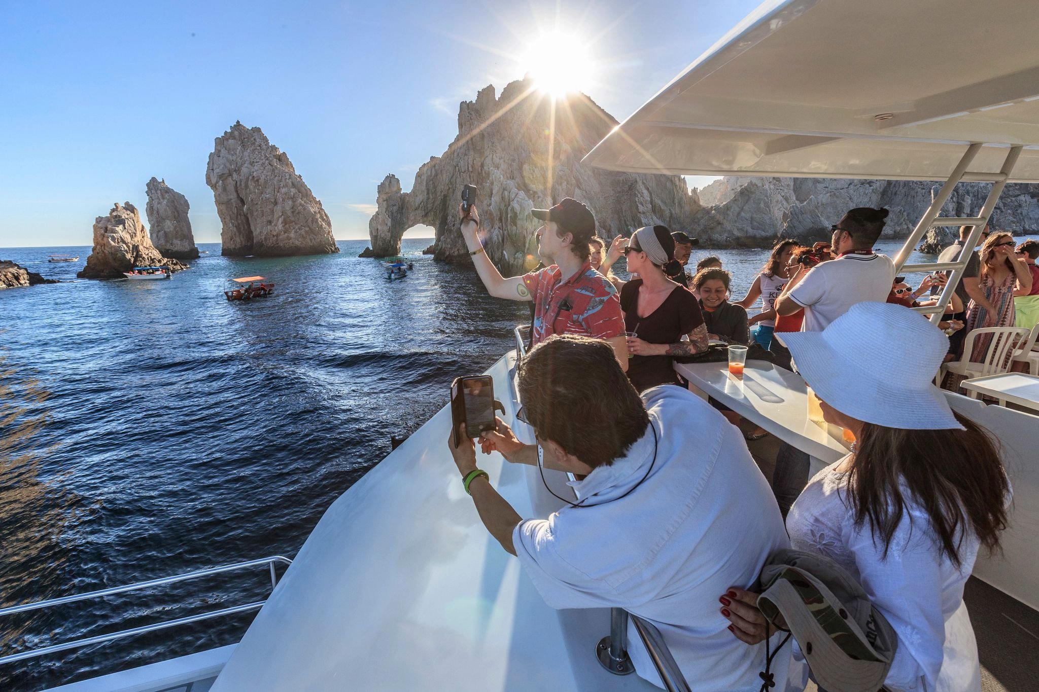 Los-Cabos-Mexican-Pacific-Catamran-Arch-Sunset-Group-id1578-Nov-04-2022.jpg