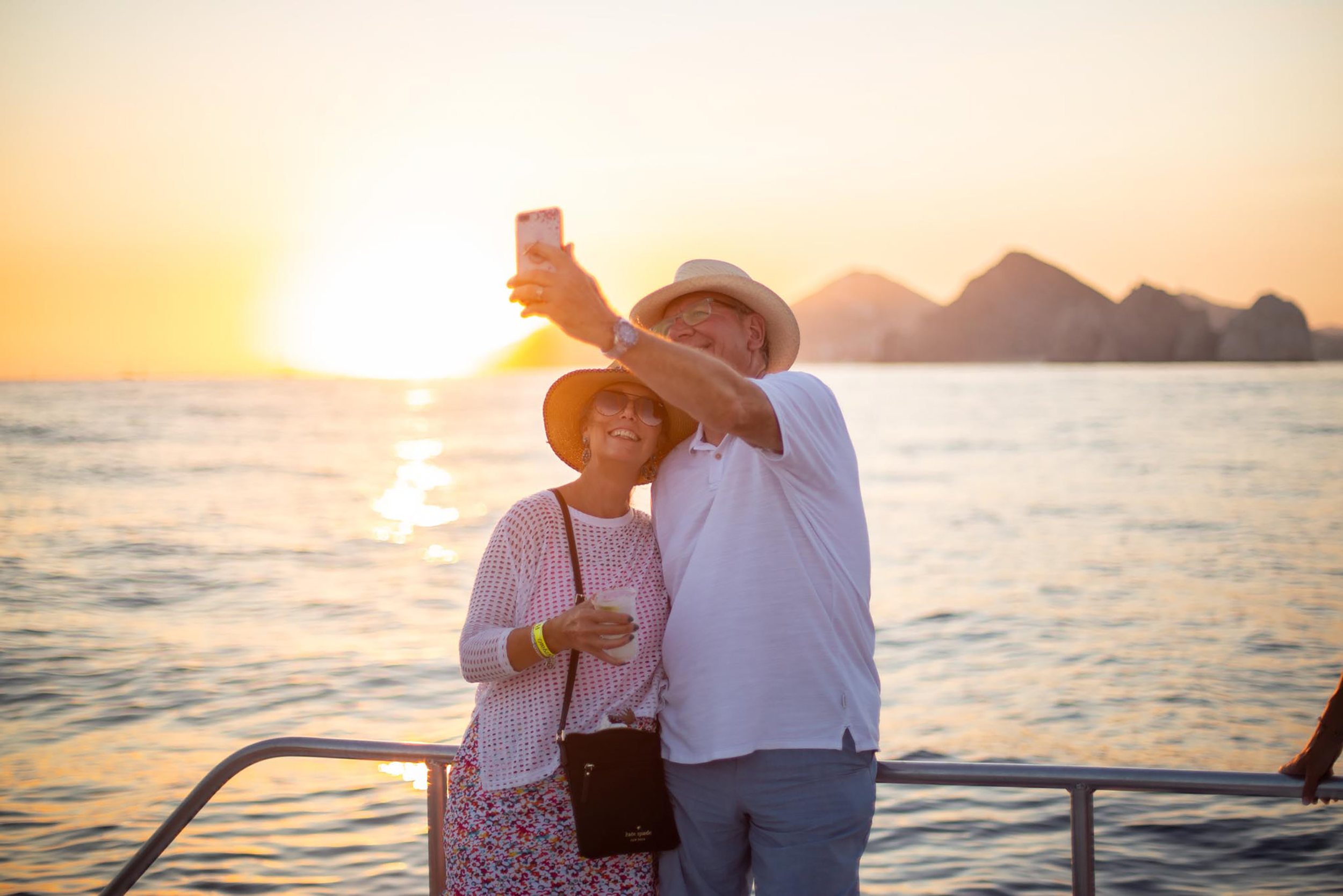 Mexican-Pacific-Cabos-Sea-Boat-Longtime-Couple-Selfie-id10276-Dic-02-2024.png