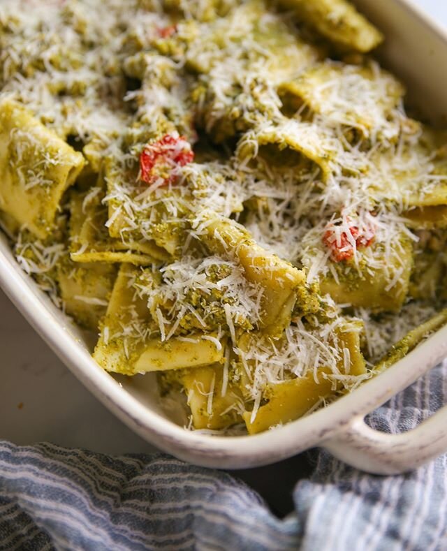 Green Pasta, Full Bellies⁠
⁠
The sauce is made with broccoli so it has to be healthy right?⁠
⁠
Broccoli Turkey Pesto Paccheri ⁠
⁠
For the full recipe, check out the link in my bio &amp; check out my insta-story for the step-by-step! ⁠
⁠
#elevatehomem