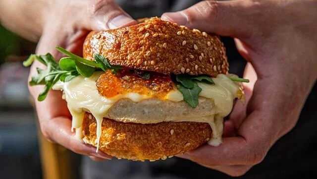 When I was younger, one of my favorite restaurant meals was the @earlsrestaurant Chicken Brie & Fig sandwich. I used to LOVE this sandwich! The other night I was craving it, and there isn't an Earls close to me, so instead, I quickly whipped up t