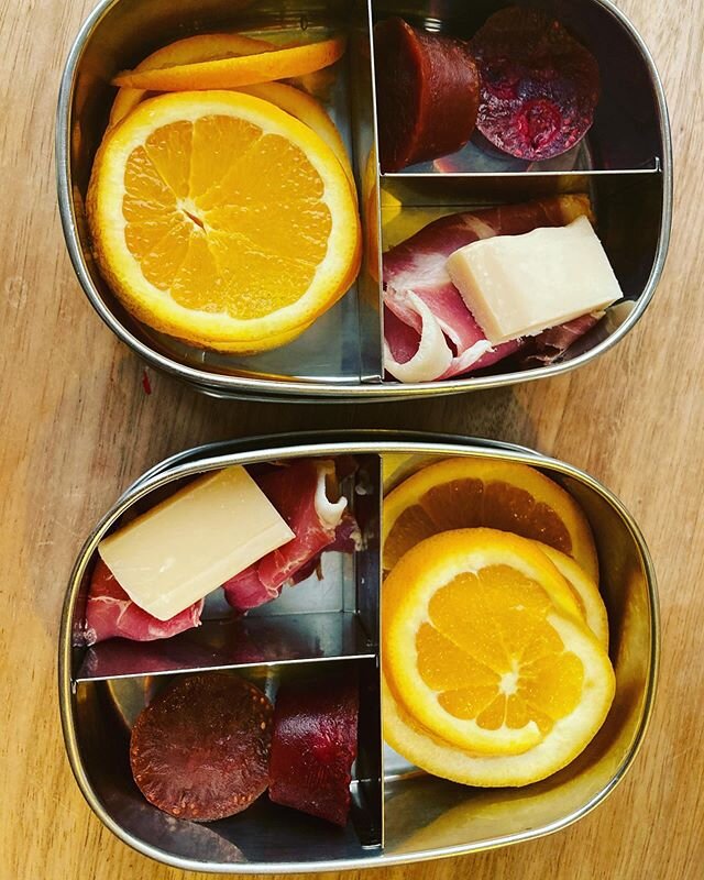 Morning tea inspiration for kids (and me): Not many days left until school holidays but here are a few snaps of my kids morning tea at school: 💪Prosciutto
🧠Raw cheese
💓Ningxia gummies (DM me if youre wondering what that is)
👁Oranges from our tree