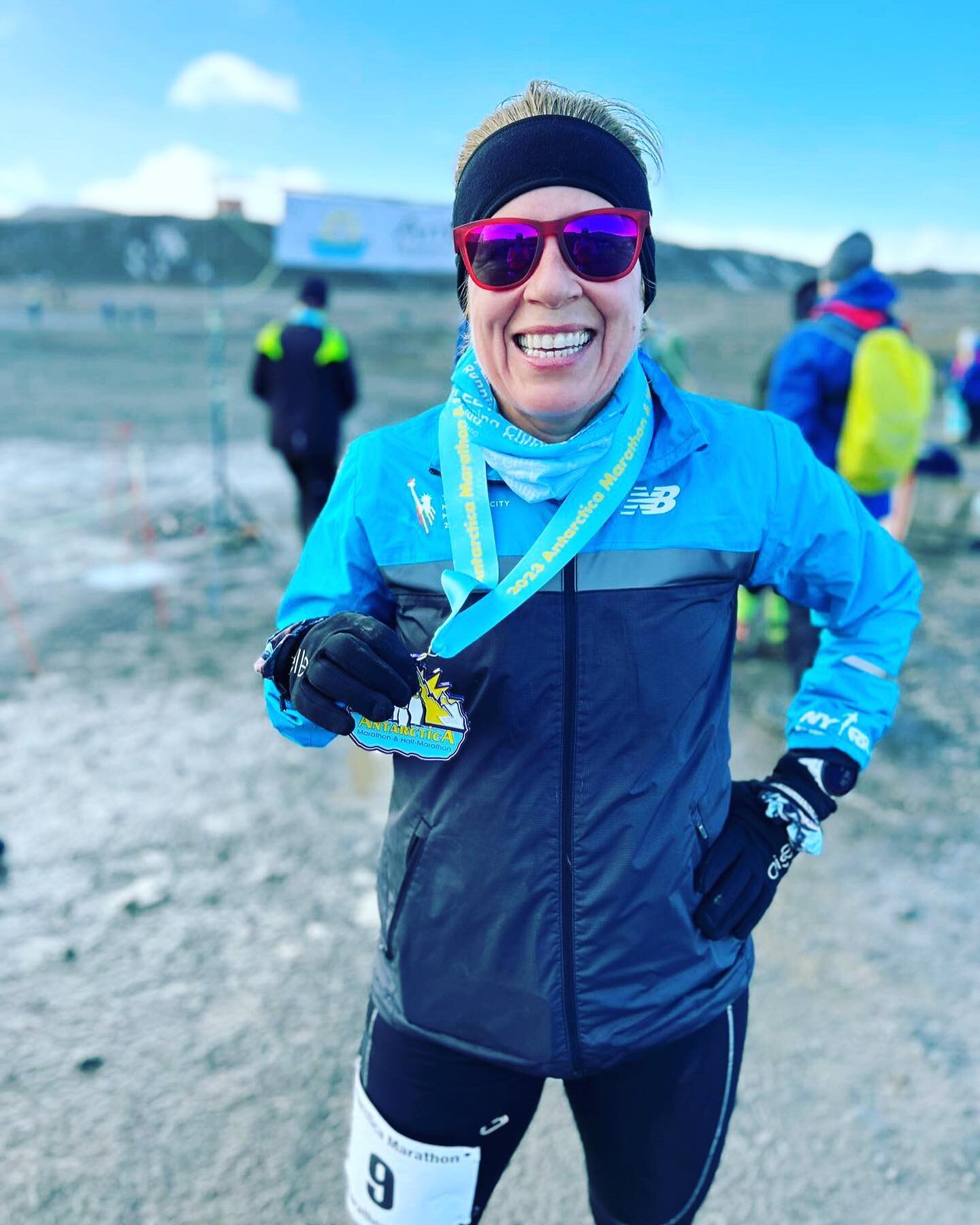 When you&rsquo;ve run over 50 marathons you start going a bit &ldquo;out of the box&rdquo; on your race itinerary🏃🏼&zwj;♀️❄️ @bbaur1011 

Huge congrats to Hustlers Bobbi and Megan who completed the Antarctica marathon amidst strong wins, lots of cl