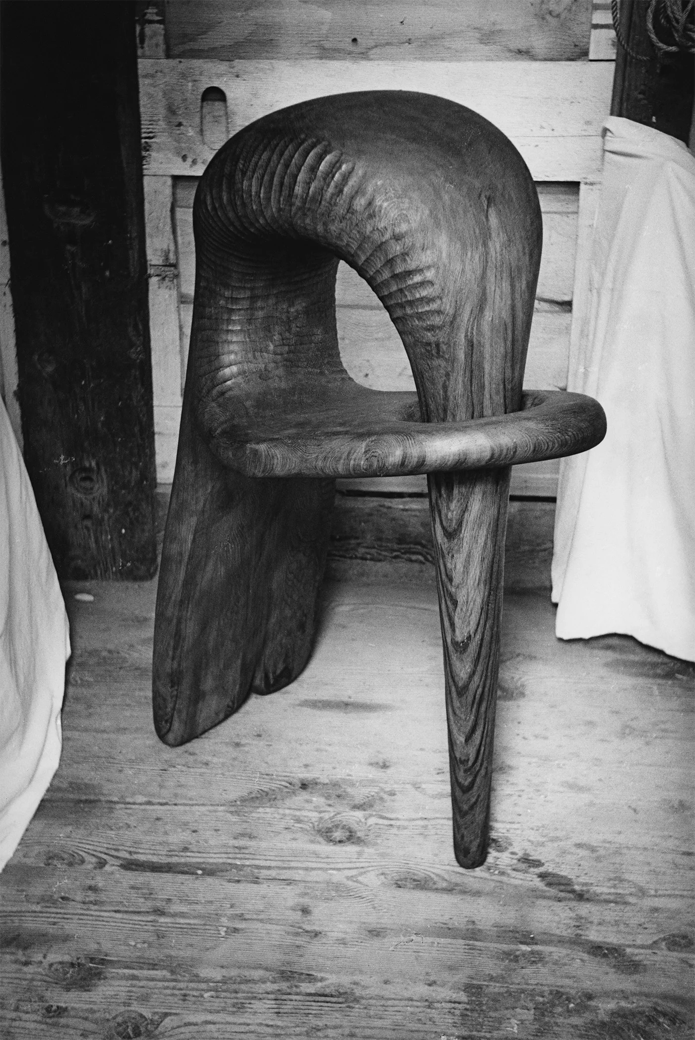 Self-Piercing Element (Hummingbird, #4 Arch) , 1976 Redwood 58 x 41 x 24 inches 147.32 x 104.14 x 60.96 cm