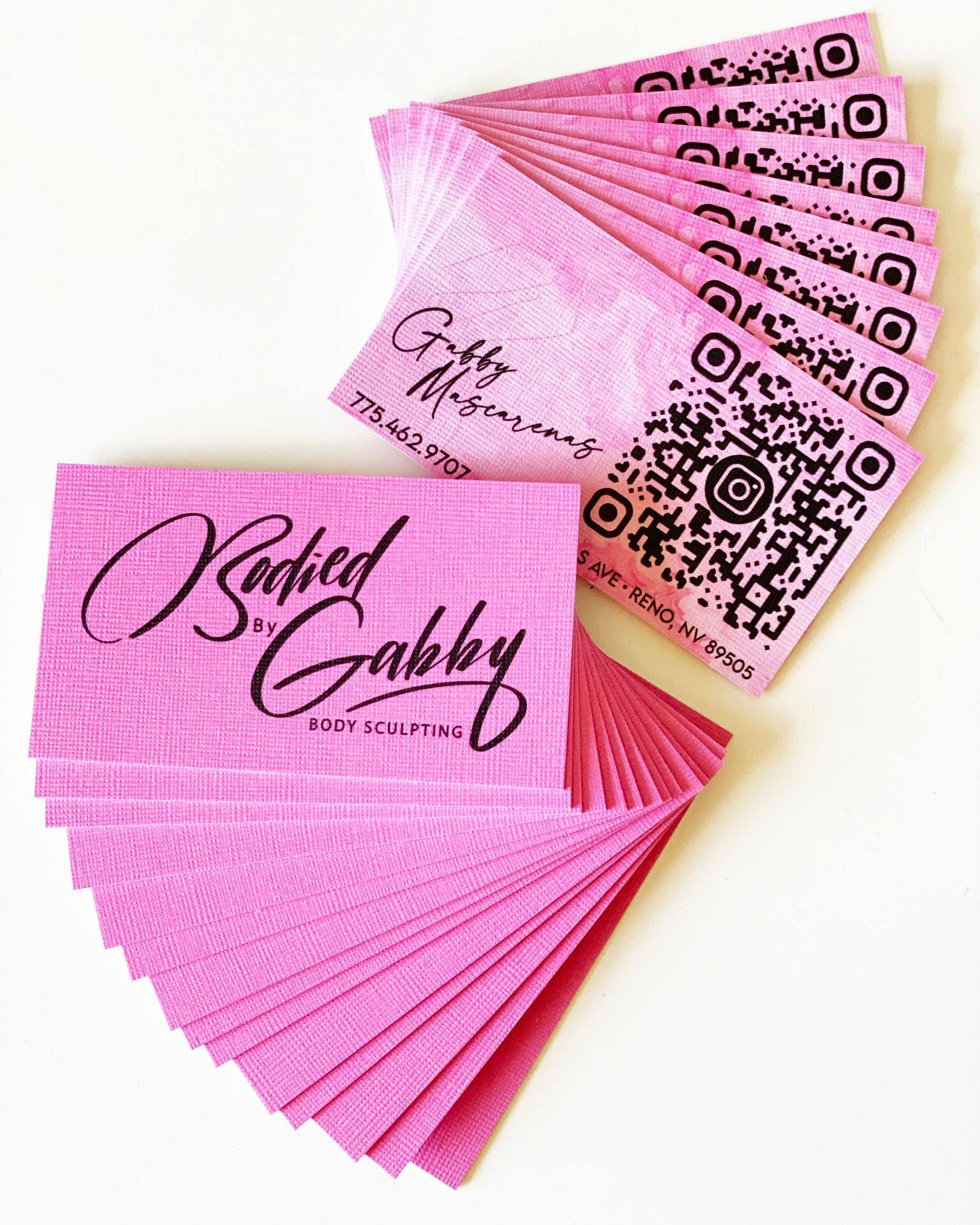 There are SO many options for business cards now. From shape or size, to special finishes like foils or spot gloss, to the material itself.

I love how these linen cards for @bodiedbygabby turned out!

And don't forget that business cards are part of