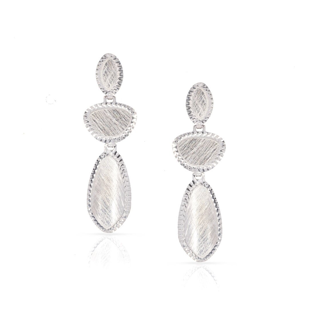 Delicate and lightweight, these elegant drop earrings in 18ct white gold sparkle beautifully in the light.