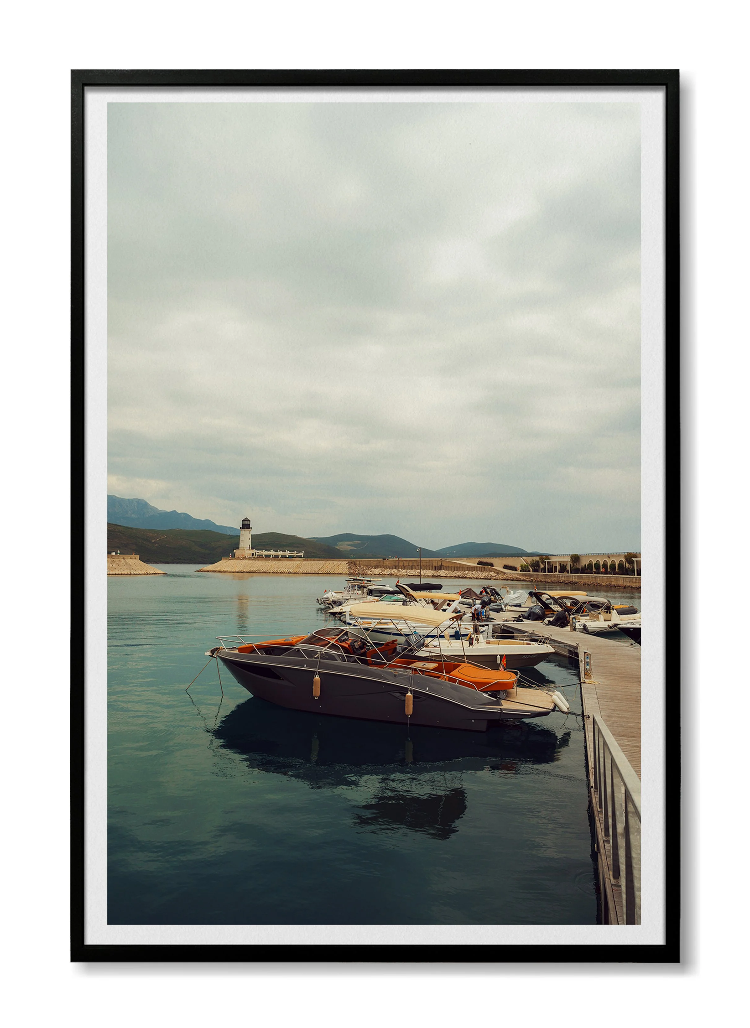LǓSTICA BAY