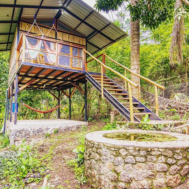 Who wants to stay in this cute little cabin in the woods?
🏞️ It comes with its own chorus of frogs to keep you entertained. 🐸🎶
#travelnicaragua #travelcentralamerica #centralamericantravel #centralamerica #discovernicaragua #backtonature #backpack