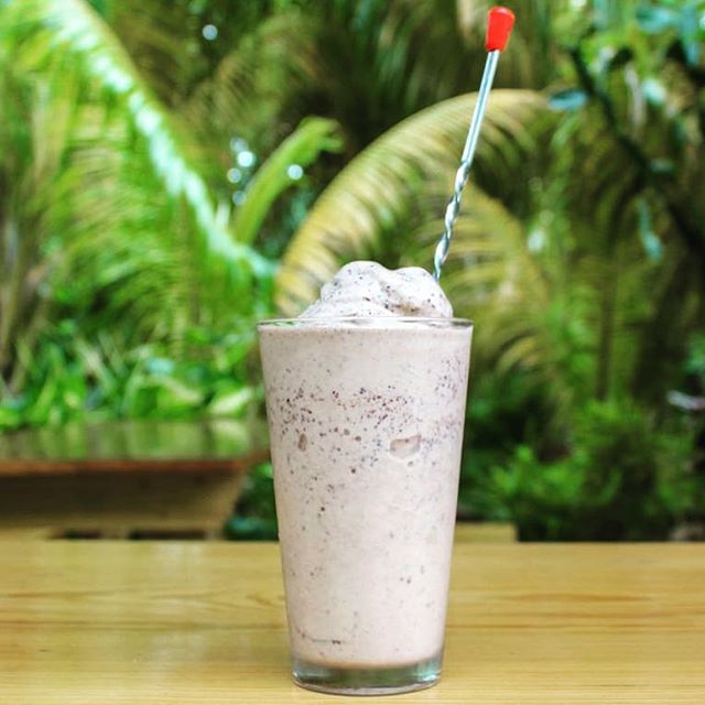 Jungle juices! Meet the funky monkey. As cool and refreshing as it sounds! All crafted in Cafe Campestre. Just ten minutes on foot from the cabins.... Who wants one??
🐵
🌴
#junglecabinsometepe 
#bambouseraie_ometepe 
#funkymonkey 
#ometepeisland 
#i