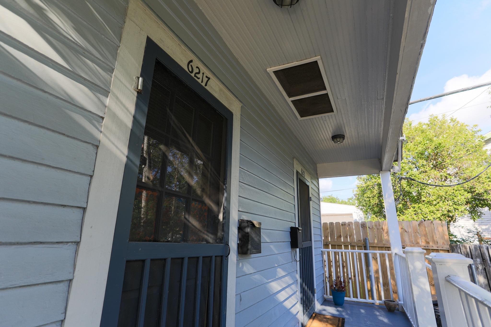 6215-17 York St | 2 Bedrooms | 2 Bathrooms | Double | $245,000